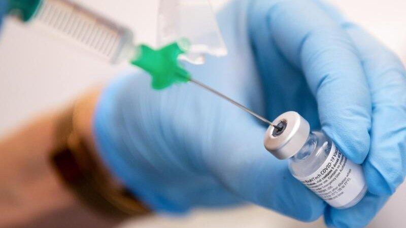 Das Impfzentrum des Landkreises Landshut informiert über die Vorgaben der Ständigen Impfkommission bei der dritten Corona-Impfung. (Symbolfoto) Das Impfzentrum des Landkreises Landshut informiert über die Vorgaben der Ständigen Impfkommission bei der dritten Corona-Impfung. (Symbolfoto)