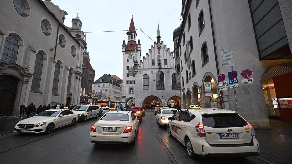 Taxifahrer hatten gegen Uber und Co. mobil gemacht. (Archivbild) Taxifahrer hatten gegen Uber und Co. mobil gemacht. (Archivbild)