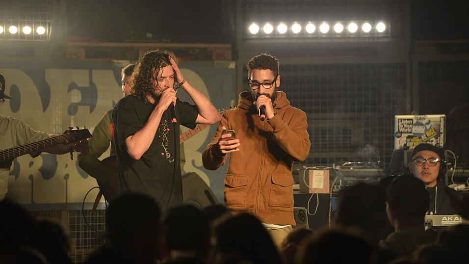 Bevor Liquid alleine auf der B&uuml;hne stand, trat er mit Demograffics f&uuml;r ein paar Songs auf.