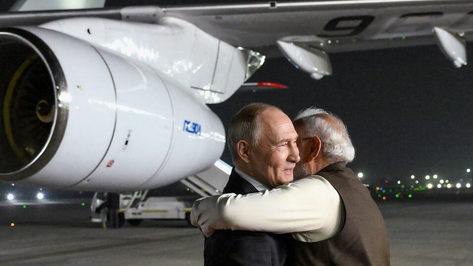 Modi umarmte Putin schon am Flughafen, als der im Dezember Neu-Delhi besuchte. (Archivbild)