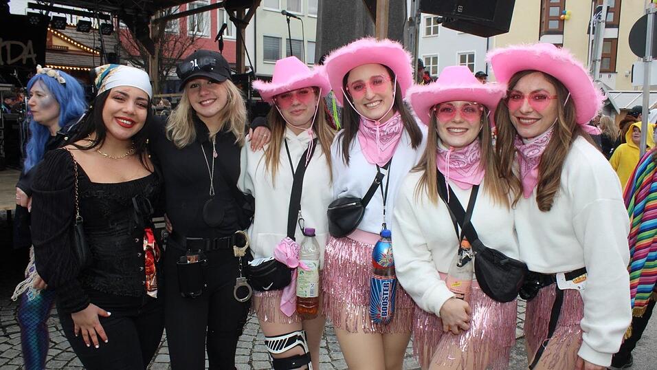 Beste Stimmung herrschte beim Rosenmontagszug in Geisenhausen.