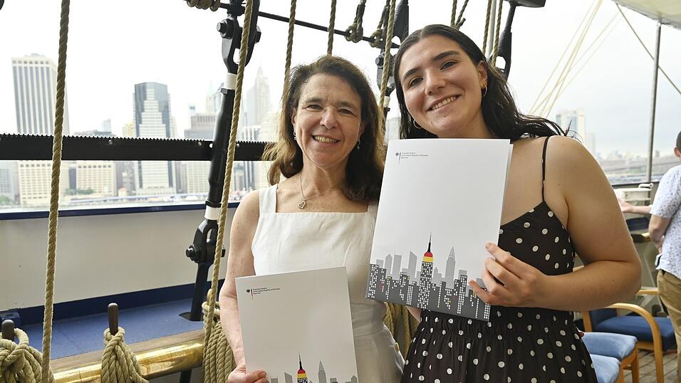 Karen Adler sagt, sie sei trotz allem mit einem sehr positiven Deutschland-Bild aufgewachsen. Karen Adler sagt, sie sei trotz allem mit einem sehr positiven Deutschland-Bild aufgewachsen.