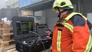 Es dauerte bis in die frühen Morgenstunden, ehe die Einsatzkräfte der Feuerwehr das Feuer unter Kontrolle hatten. (Foto: ih) Es dauerte bis in die frühen Morgenstunden, ehe die Einsatzkräfte der Feuerwehr das Feuer unter Kontrolle hatten. (Foto: ih)