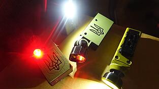 Freiwillige aus Deutschland haben Taschenlampen f&uuml;r ukrainische Einsatzkr&auml;fte entwickelt.