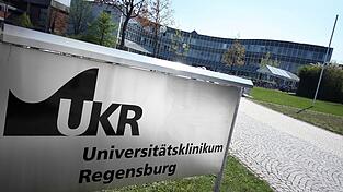 Die Regensburger Uniklinik reagiert auf die Corona-Krise und reduziert die Termineinbestellungen in einigen Ambulanzen. (Symbolbild)