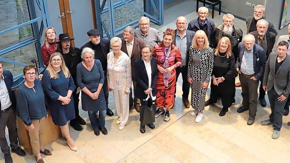 54 Werke stellen die K&uuml;nstler der Isargilde noch bis zum 20. Mai im Glassaal des Kastenhofs aus.