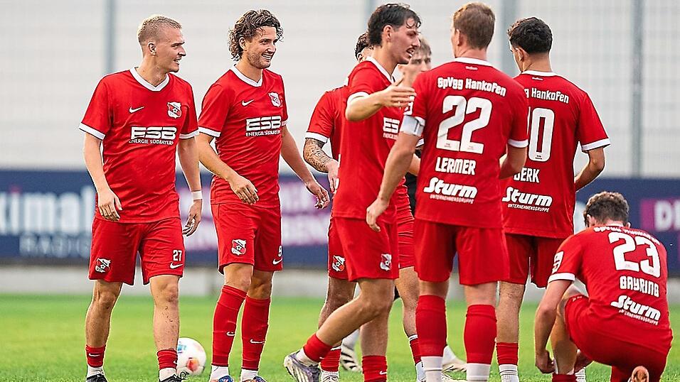 Seit acht Spielen ist die SpVgg Hankofen in der Bayernliga ungeschlagen. Im Heimspiel gegen Schalding-Heining soll der nächste Erfolg dazukommen. Seit acht Spielen ist die SpVgg Hankofen in der Bayernliga ungeschlagen. Im Heimspiel gegen Schalding-Heining soll der nächste Erfolg dazukommen.