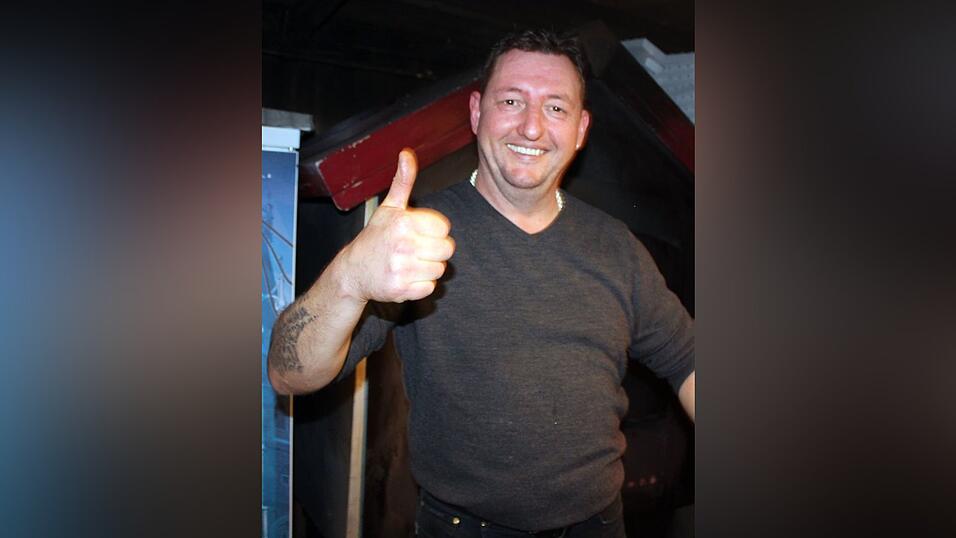 Bei einem schweren Unfall in der Gemeinde Frontenhausen sind zwei Menschen verletzt worden. Bei einem schweren Unfall in der Gemeinde Frontenhausen sind zwei Menschen verletzt worden.