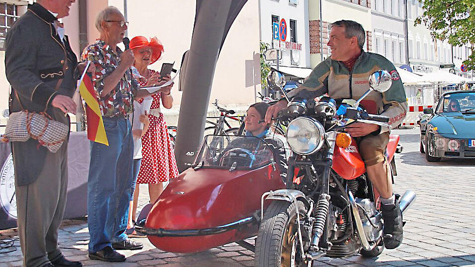 Blickfang des Vormittags war das Ducati-Motorrad mit Beiwagen.