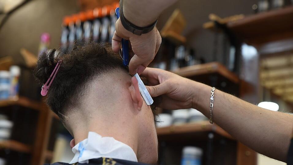 Wer richtige Frisuren anbietet, braucht einen Meister im Shop. (Archivbild)