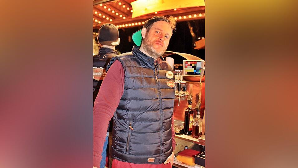 Der idyllische Christkindlmarkt in der Freyung in Landshut zählt zu den schönsten Christkindlmärkten Bayerns. Bei eisigen Temperaturen ist dort insbesondere die Glühwein-Alm natürlich heiß begehrt. Der idyllische Christkindlmarkt in der Freyung in Landshut zählt zu den schönsten Christkindlmärkten Bayerns. Bei eisigen Temperaturen ist dort insbesondere die Glühwein-Alm natürlich heiß begehrt.