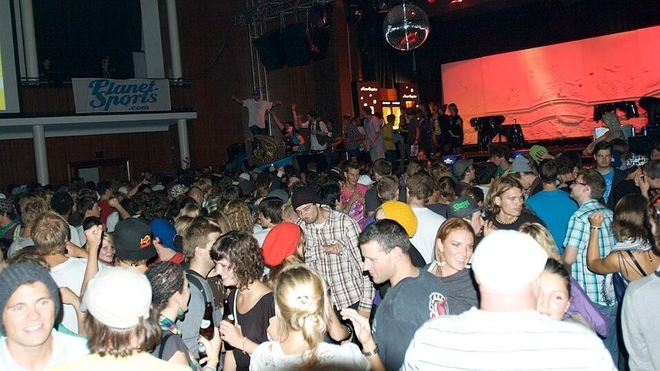 Rund 4000 Boarderfreunde feierten bei der Weltpremiere des neuesten Films von Isenseven, 'Let's go get lost' in M&uuml;nchen.