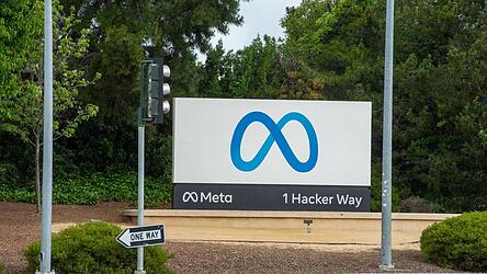 Gegen Meta gibt es eine ganze Reihe von Klagen, nun fiel ein erstes Urteil dazu. (Archivbild)