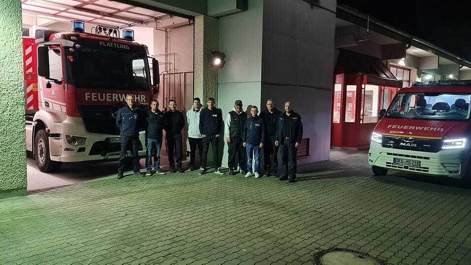 Neun Feuerwehrler übten im 270 Hektar großen Forst im hohen Norden und zeigten, was sie alles drauf haben. Neun Feuerwehrler übten im 270 Hektar großen Forst im hohen Norden und zeigten, was sie alles drauf haben.