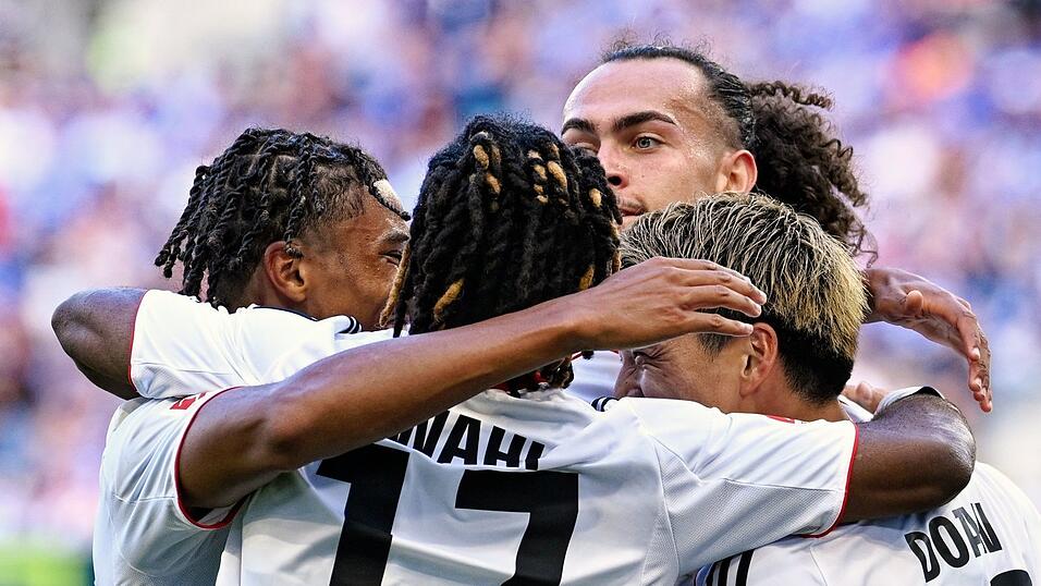 Eintracht Frankfurt bejubelte in Hoffenheim den zweiten Saisonsieg.