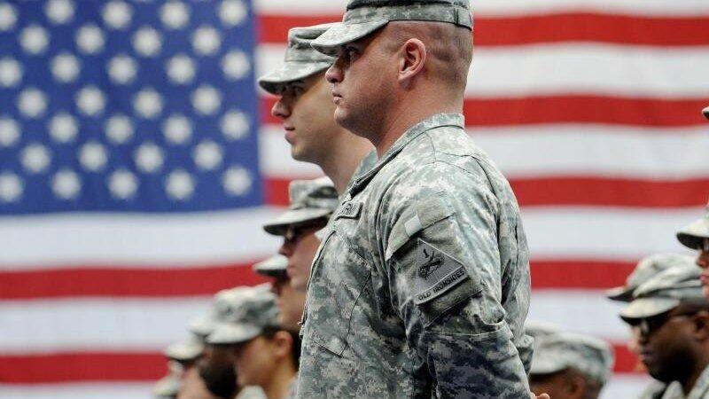 Wie jetzt bekannt wurde, sollen noch mehr US-Soldaten als bislang geplant die Stützpunkte in Deutschland verlassen. (Symbolbild) Wie jetzt bekannt wurde, sollen noch mehr US-Soldaten als bislang geplant die Stützpunkte in Deutschland verlassen. (Symbolbild)