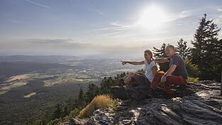 Ein Blick vom Kreuzfelsen entlohnt für den Aufstieg zum Kaitersberg. Ein Blick vom Kreuzfelsen entlohnt für den Aufstieg zum Kaitersberg.