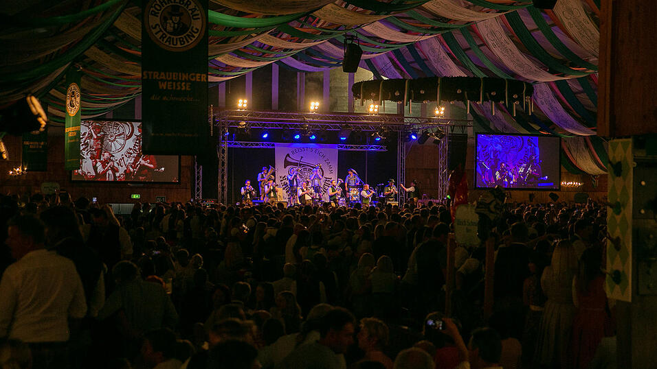Die Partybilder von Sonntag, 21. August 2022, aus dem Festzelt Weckmann. 