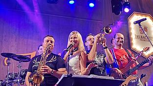 Von 2007 bis 2022 singt Conny Rieger als Frontfrau bei der Charly-M-Band. Von 2007 bis 2022 singt Conny Rieger als Frontfrau bei der Charly-M-Band.