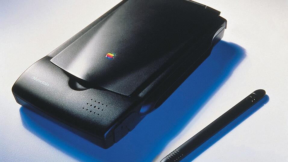 1990: Ein Vorserienmodell des &laquo;Apple Newton&raquo;. Die Entwicklung des Pers&ouml;nlichen Digitalen Assistenten (PDA) starte unter dem damaligen Apple-Chef John Sculley.