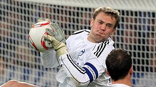 Der junge Manuel Neuer im Schalke-Trikot in Aktion. (Archivbild) Der junge Manuel Neuer im Schalke-Trikot in Aktion. (Archivbild)