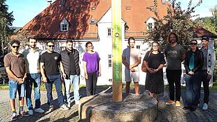 Die „Muttersprachler“ zitierten ihren Friedenswunsch in der jeweiligen Landessprache. Die „Muttersprachler“ zitierten ihren Friedenswunsch in der jeweiligen Landessprache.