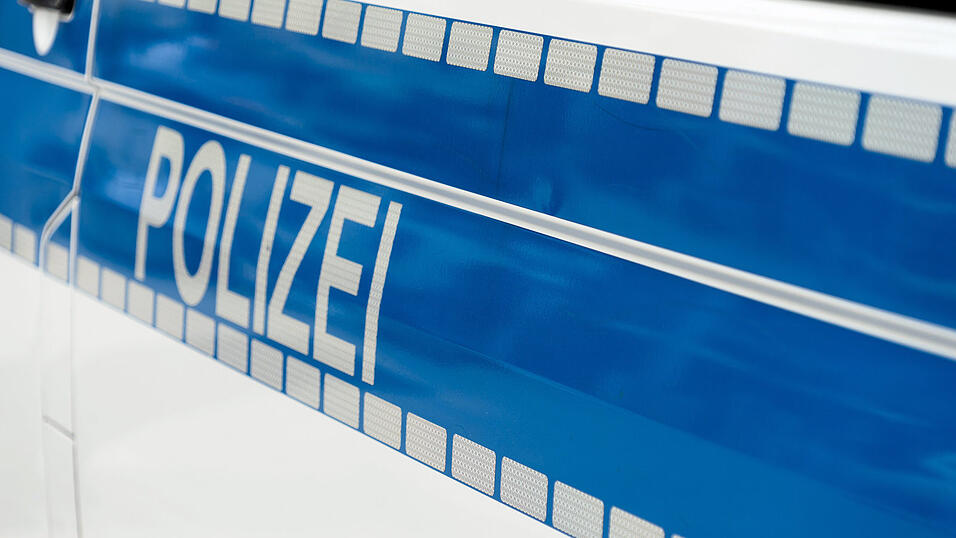 Nach einem Übergriff am Samstag und einem weiteren am Dienstagvormittag sucht die Dingolfinger Polizei nach Zeugen, die das Tatgeschehen beobachtet haben. Nach einem Übergriff am Samstag und einem weiteren am Dienstagvormittag sucht die Dingolfinger Polizei nach Zeugen, die das Tatgeschehen beobachtet haben.