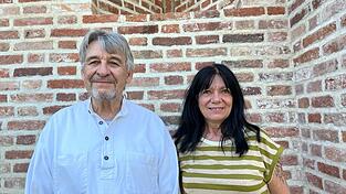 K&uuml;nstler Michael Lange und Fotografin Christine Vin&ccedil;on bei der Er&ouml;ffnung ihrer Ausstellung vor dem Koenig-Museum