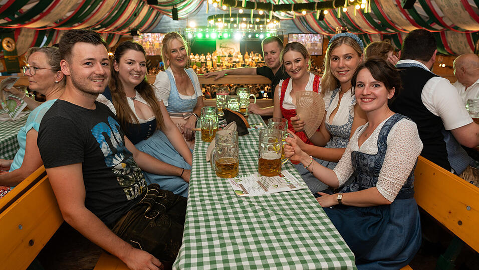 Die Partybilder vom Montag, 12. August 2024, aus dem Festzelt Weckmann. Die Partybilder vom Montag, 12. August 2024, aus dem Festzelt Weckmann.