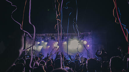 Mehrere Tage am St&uuml;ck wird der Gei&szlig;kopf seit &uuml;ber einem Jahrzehnt w&auml;hrend des &bdquo;Rock The Hill&ldquo;-Festivals von hunderten feiernden Menschen eingenommen.