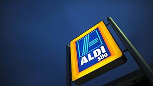Der Discounter Aldi nimmt nun auch Designermode in sein Sortiment auf.