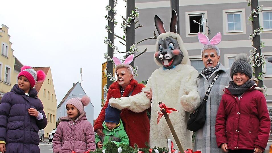 Über 700 bunte Eier verschenkte der Werbekreis-Hase. Über 700 bunte Eier verschenkte der Werbekreis-Hase.