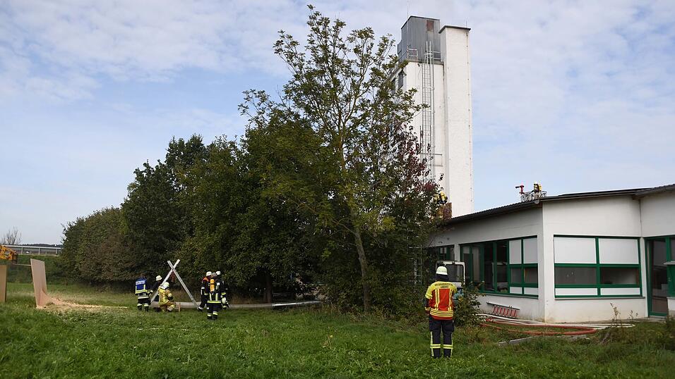 Die Löschung des Schmorbrandes im Hackschnitzelsilo hat sich stundenlang gezogen.