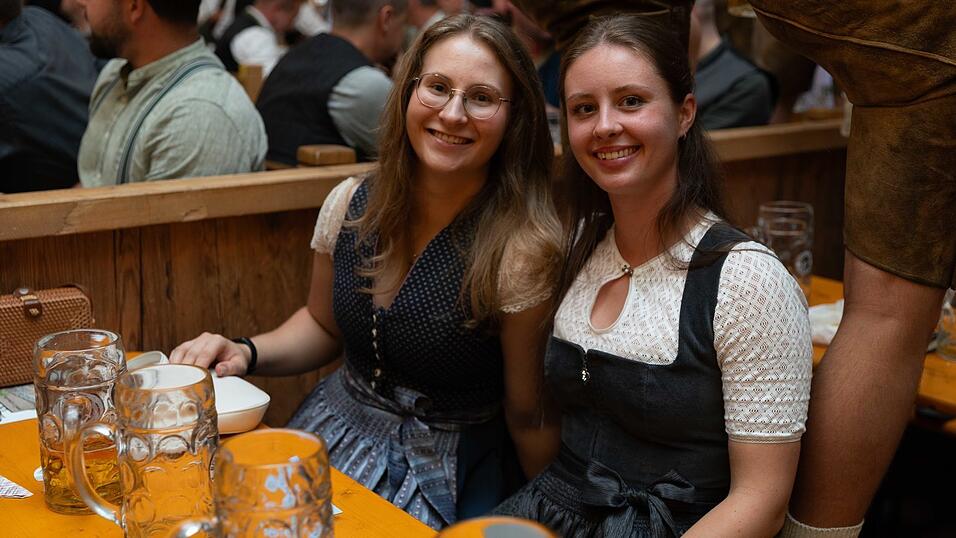 Die Partybilder vom Samstag, 8. August, aus dem Festzelt Weckmann. Die Partybilder vom Samstag, 8. August, aus dem Festzelt Weckmann.