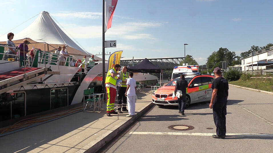 Magen-Darm-Infekt an Bord einer Donau-Kreuzfahrt! Etwa 120 G&auml;ste waren von Ungarn aus mit dem Schiff nach Passau gestartet. Dort mussten letztlich 13 Passagiere &auml;rztlich versorgt werden.