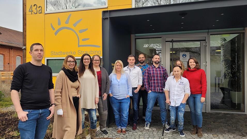 Das Stadtwerke-Team von Vertrieb und Abrechnung, hier mit stellvertretendem Vertriebsleiter Andreas Brückner (5.v.r.) und Abrechnungsabteilungsleiterin Bärbel Gross-Böhnke (2.v.l.), war heuer besonders gefordert. Das Stadtwerke-Team von Vertrieb und Abrechnung, hier mit stellvertretendem Vertriebsleiter Andreas Brückner (5.v.r.) und Abrechnungsabteilungsleiterin Bärbel Gross-Böhnke (2.v.l.), war heuer besonders gefordert.