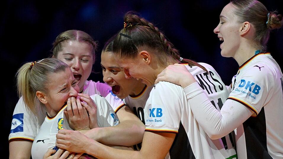 Größter Erfolg seit 1993: Handballerinnen gewinnen Silber. Größter Erfolg seit 1993: Handballerinnen gewinnen Silber.