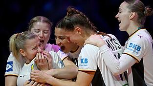 Größter Erfolg seit 1993: Handballerinnen gewinnen Silber. Größter Erfolg seit 1993: Handballerinnen gewinnen Silber.