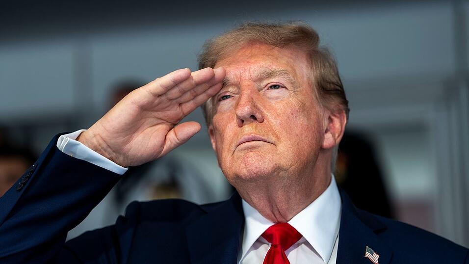 Vor wenigen Tagen drohte Trump dem Iran mit Vernichtung aller Schiffe, die Minen verlegen. (Archivbild) Vor wenigen Tagen drohte Trump dem Iran mit Vernichtung aller Schiffe, die Minen verlegen. (Archivbild)