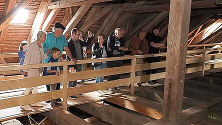 Die Besucher zeigten sich beeindruckt von den Fakten über den Kirchturm. Die Besucher zeigten sich beeindruckt von den Fakten über den Kirchturm.