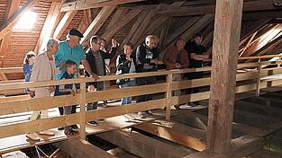 Die Besucher zeigten sich beeindruckt von den Fakten über den Kirchturm. Die Besucher zeigten sich beeindruckt von den Fakten über den Kirchturm.
