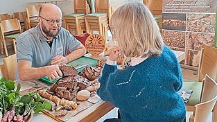 Auf dem Hof von Biobäcker Niko Gottschaller in Rotthalmünster wird schon seit 500 Jahren Brot gebacken. Auf dem Hof von Biobäcker Niko Gottschaller in Rotthalmünster wird schon seit 500 Jahren Brot gebacken.