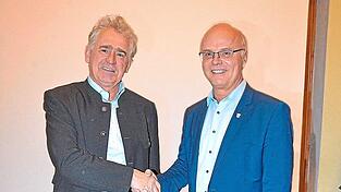 Der amtierende Bürgermeister Robert Spindler (rechts) gratulierte Bernhard Grundner zur Nominierung als Bürgermeisterkandidat. Der amtierende Bürgermeister Robert Spindler (rechts) gratulierte Bernhard Grundner zur Nominierung als Bürgermeisterkandidat.