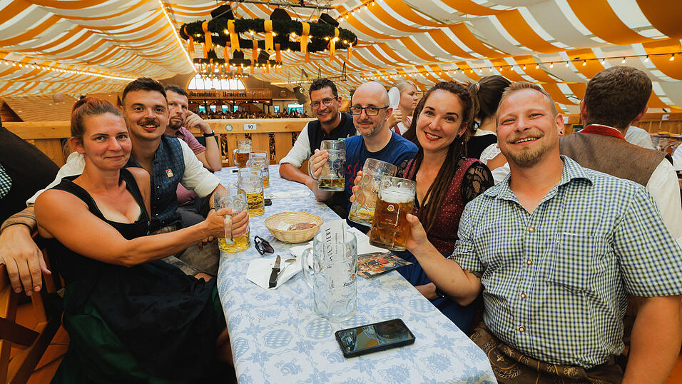 Die Partybilder vom Dienstag, 13. August 2024, aus dem Festzelt Nothaft. Die Partybilder vom Dienstag, 13. August 2024, aus dem Festzelt Nothaft.