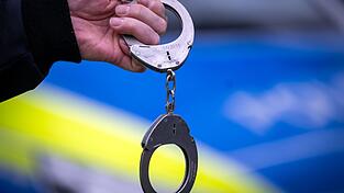 Der 23-Jährige wurde von der Polizei festgenommen. (Symbolbild)