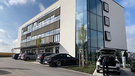 Das neu erbaute Gesundheitscenter der Antonius-Apotheke am Kreuzäcker in Deggendorf. Das neu erbaute Gesundheitscenter der Antonius-Apotheke am Kreuzäcker in Deggendorf.