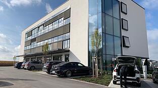 Das neu erbaute Gesundheitscenter der Antonius-Apotheke am Kreuzäcker in Deggendorf. Das neu erbaute Gesundheitscenter der Antonius-Apotheke am Kreuzäcker in Deggendorf.