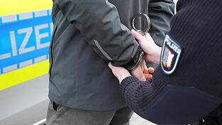 Vor Ort konnte die Polizei einen Tatverd&auml;chtigen festnehmen. (Symbolbild)