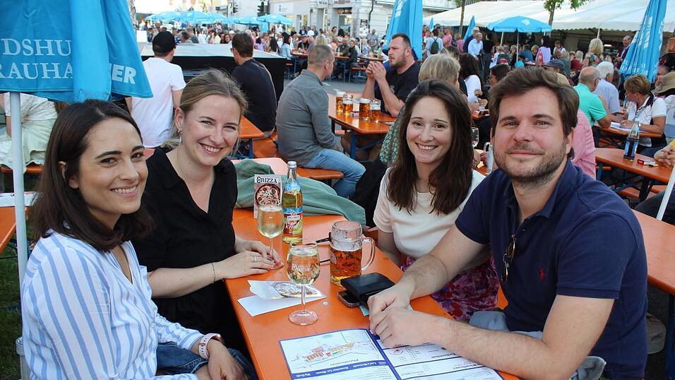 Viele Landshuter genossen ihren Freitagabend auf dem Bismarckplatzfest.