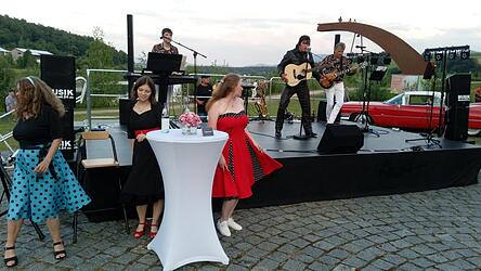 Elvis rockte mit dem 'Duo Torries' den Drachensee.